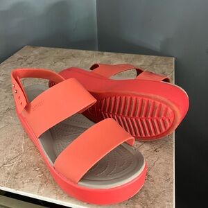 CROCS WEDGE SANDALS